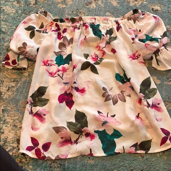 Bright floral color flowy top - Picture 2 of 3